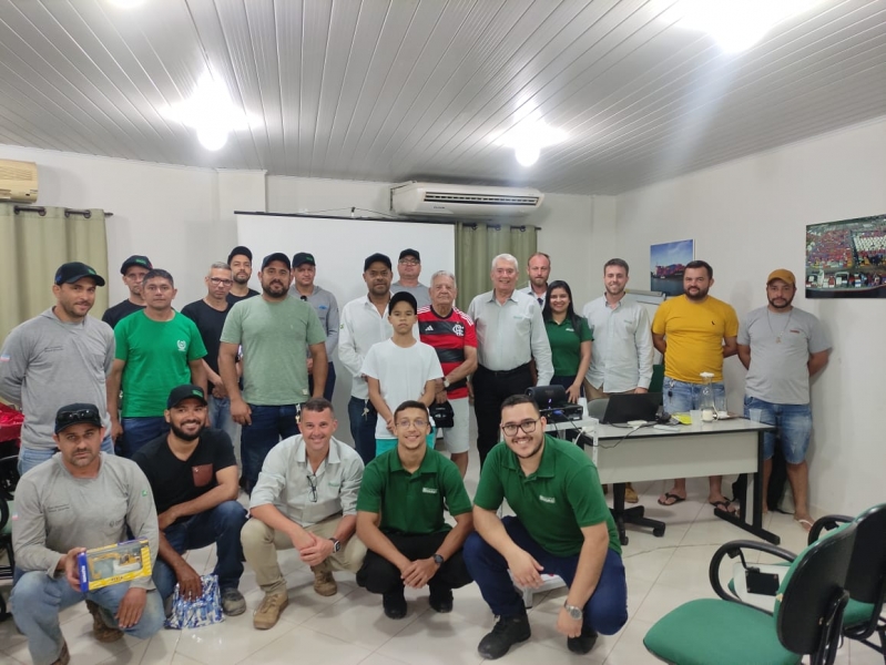 Workshop de Escavadeira Hidráulica em Barra de São Francisco recebe apoio do Sindirochas