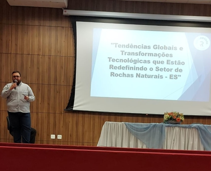 Sindirochas participa do 1º Conecta Stone impulsionando debate sobre tecnologia
