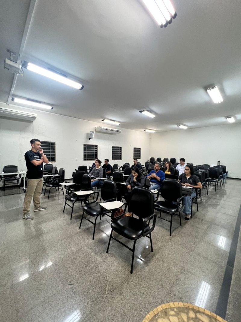 Curso qualifica profissionais do setor de rochas em Excel para negócios