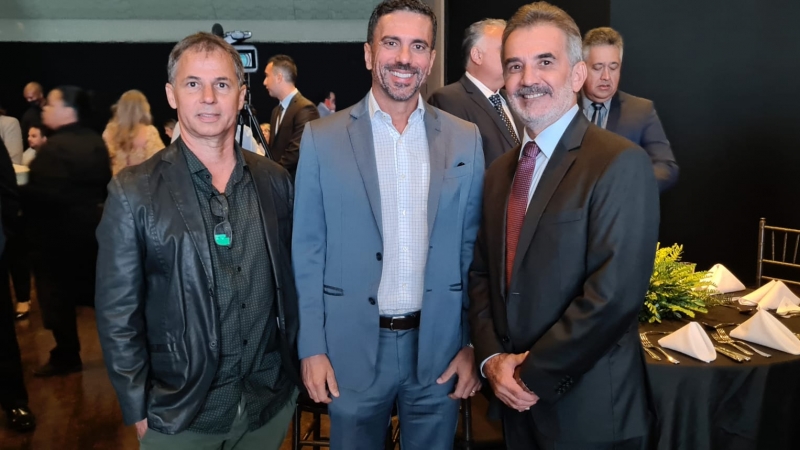 Presidente do Sindirochas e autoridades marcam presença no evento de 30 anos do Sindiex