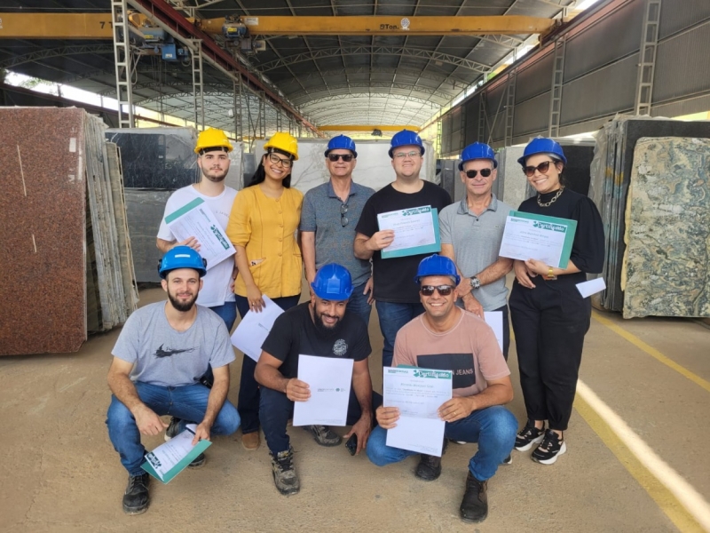 Curso Classificador de Blocos capacita profissionais para o setor de rochas