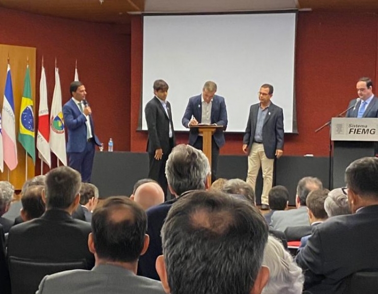 Instituições do arranjo produtivo de rochas do ES, MG e CE assinam Protocolo de Integração