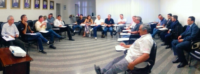 Em reunião dos conselhos do Sindirochas e do Cetemag empresários discutem ações do interesse do setor de rochas.