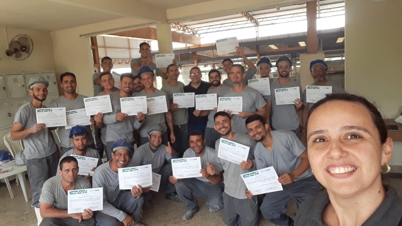 Curso de Resinagem personalizado na empresa Pedra do Frade