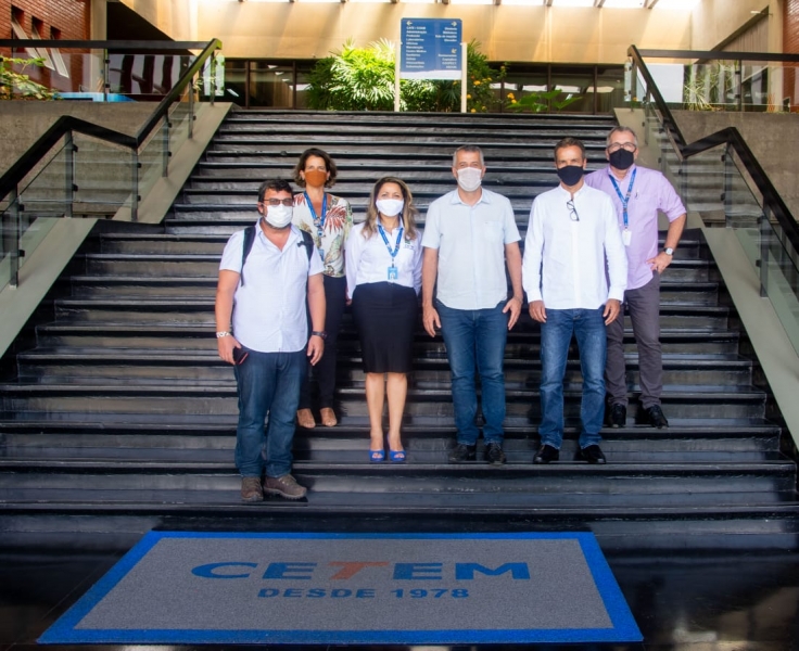 Presidente do Sindirochas visita sede do Cetem no Rio