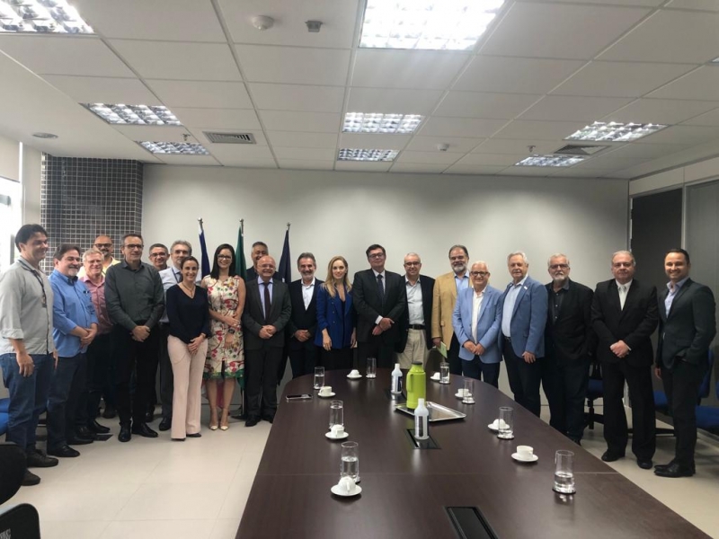 Diretor executivo do Sindirochas e superintendente da Receita Federal participam de reunião da Alfândega de Vitória